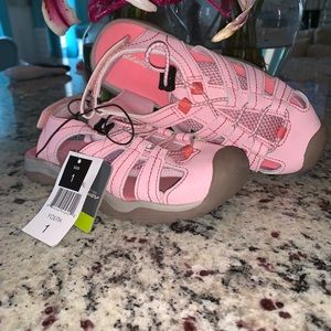 NWT!!!! Eddie Bauer Girl Youth Sandal Size 1.